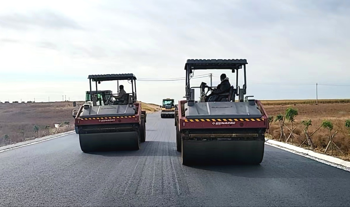 预计10月中旬路面贯通！